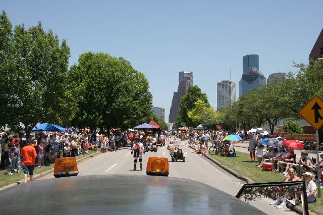 2006_ArtCar_3_Parade 325 